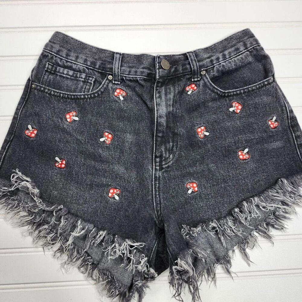 High-Waisted Black Denim Shorts with Mushroom Embroidery and Frayed Hem Size 7